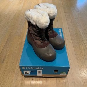 Columbia Women’s Sierra Summette Winter/Snow/Ice boot - Size 6.5